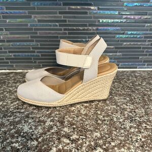 Kelly and Katie sandals size 8/1:2z color beige